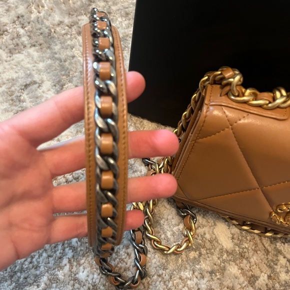 Chanel 19 WOC in Caramel Lambskin - Picture 2 of 13